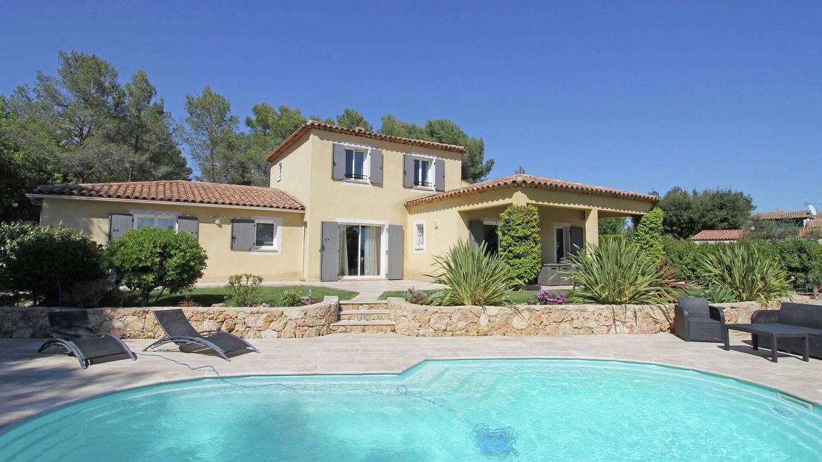 Bagnols-en-Foret Villa | Villa in Bagnols-en-Forêt with Private Pool