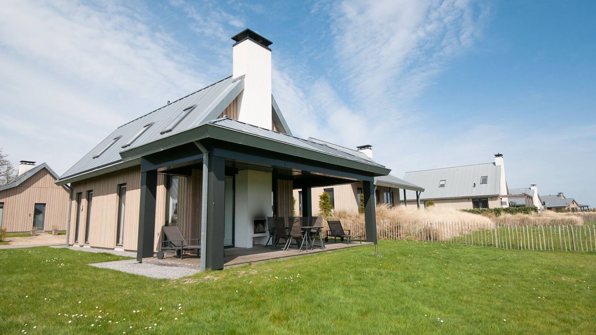 Tholen House | Villa in Bergen op Zoom with Waterfront Views
