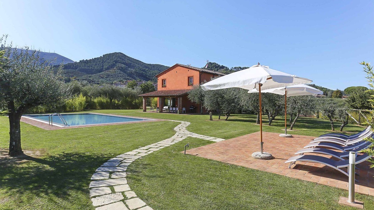 Colle di Compito Villa | Villa in Colle Di Compito with 5 bedrooms sleeps 9