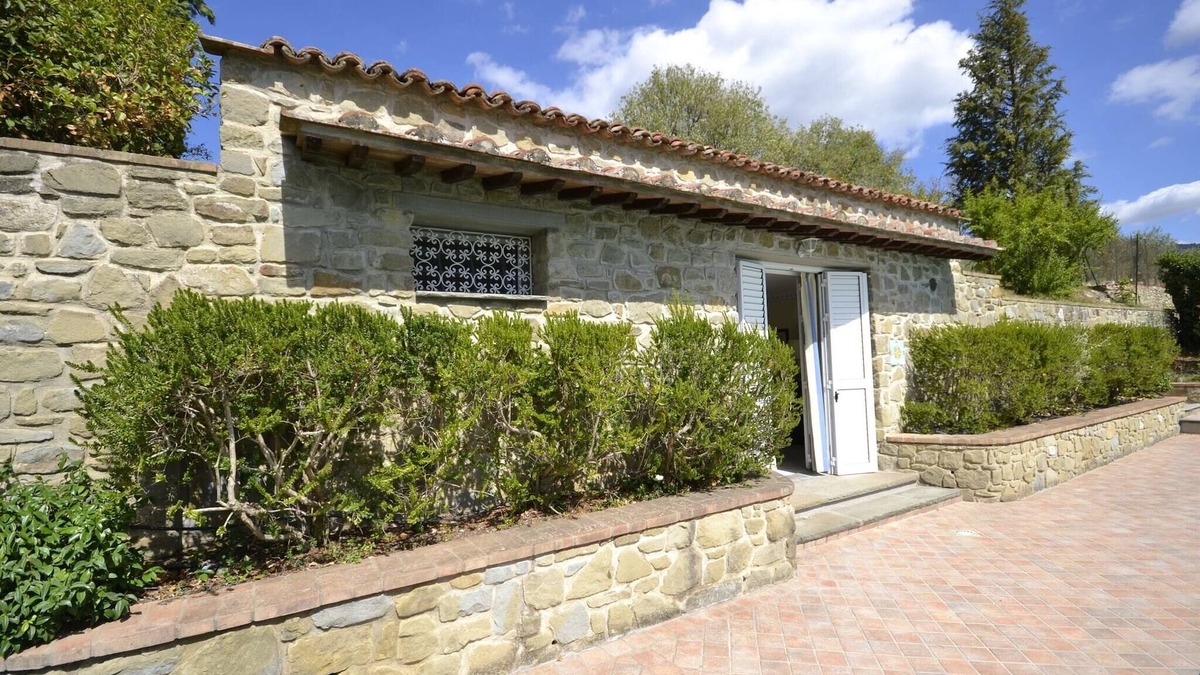 Il Borgo House | Villa in Cortona with Pool and Valley Views