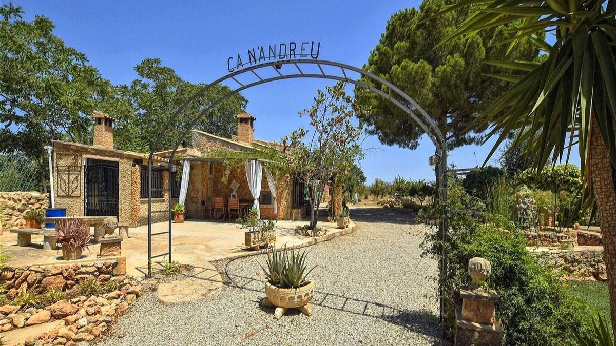 Santa Maria del Cami House | Villa in Mallorca with Pool & Tramuntana Views