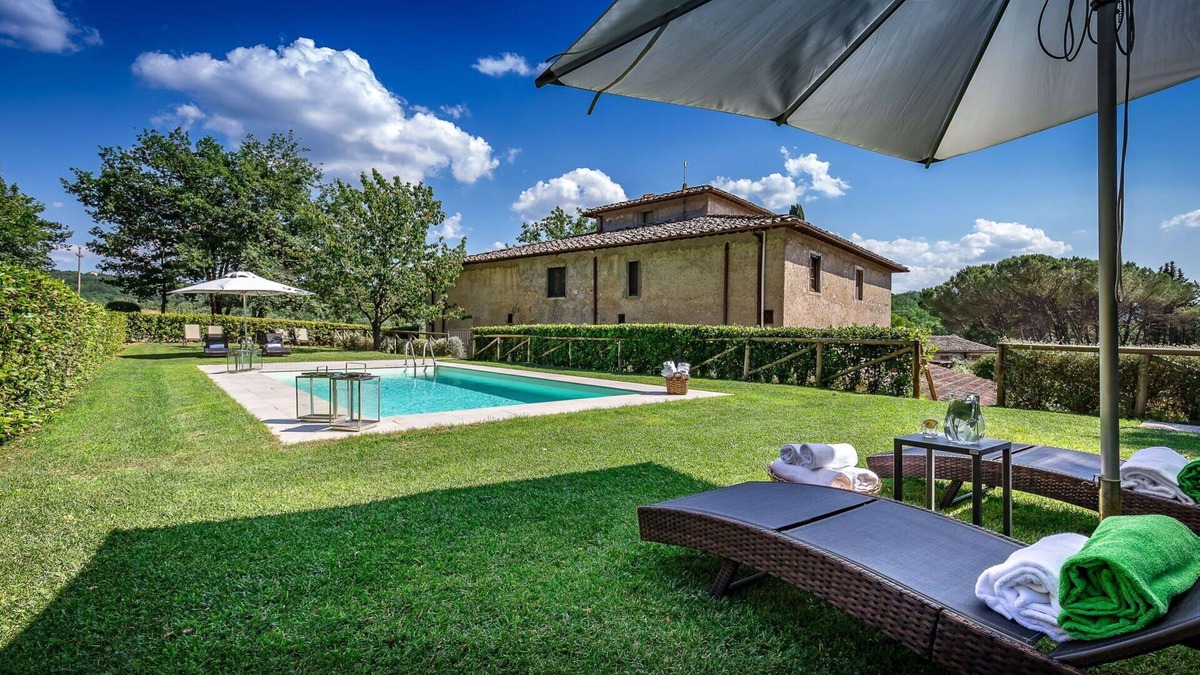 San Pietro in Bossolo Villa | Villa in Fabbrica with 5 bedrooms sleeps 12