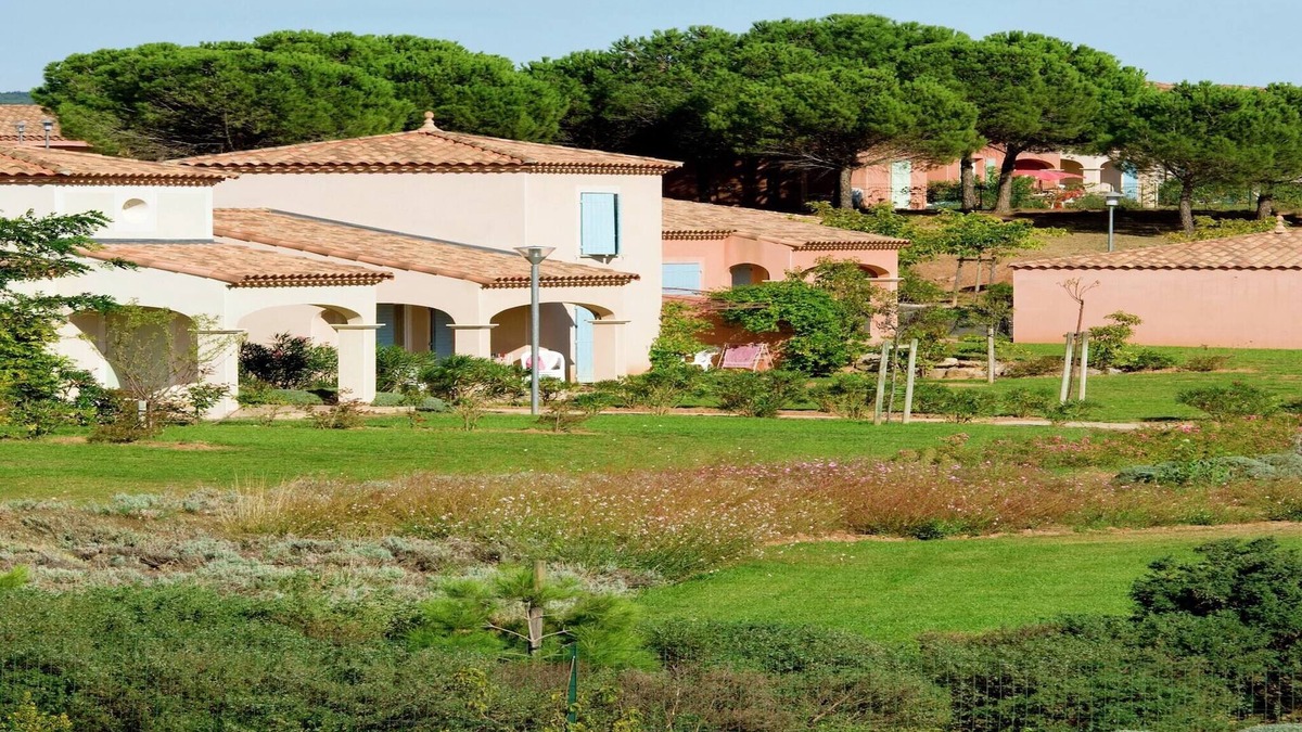 Homps House | Villa in France with Lake View and Private Pool