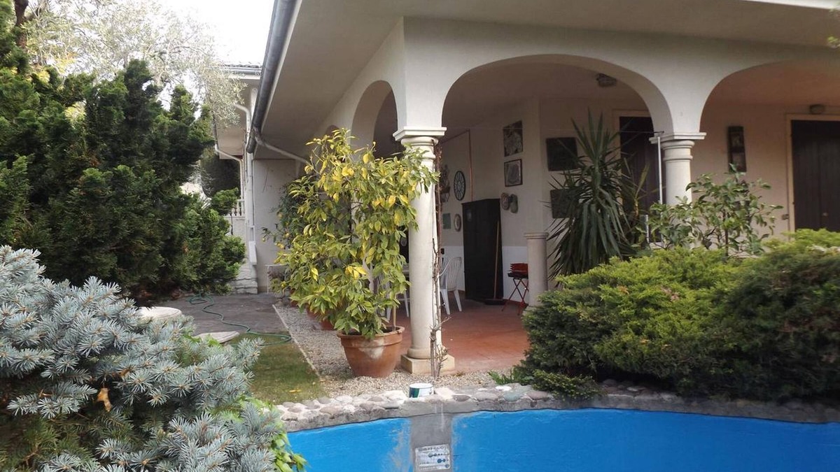 Garda Apartment | Villa in Garda with Private Pool & Lake Nearby
