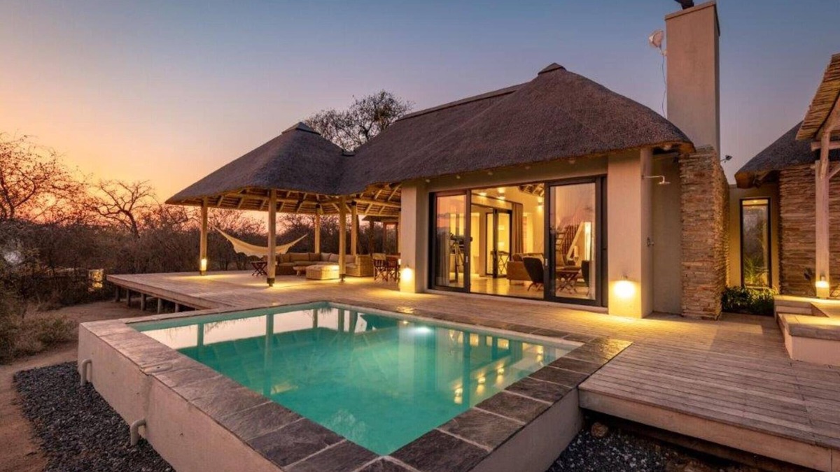 Hoedspruit House | Villa in Hoedspruit with a Jacuzzi