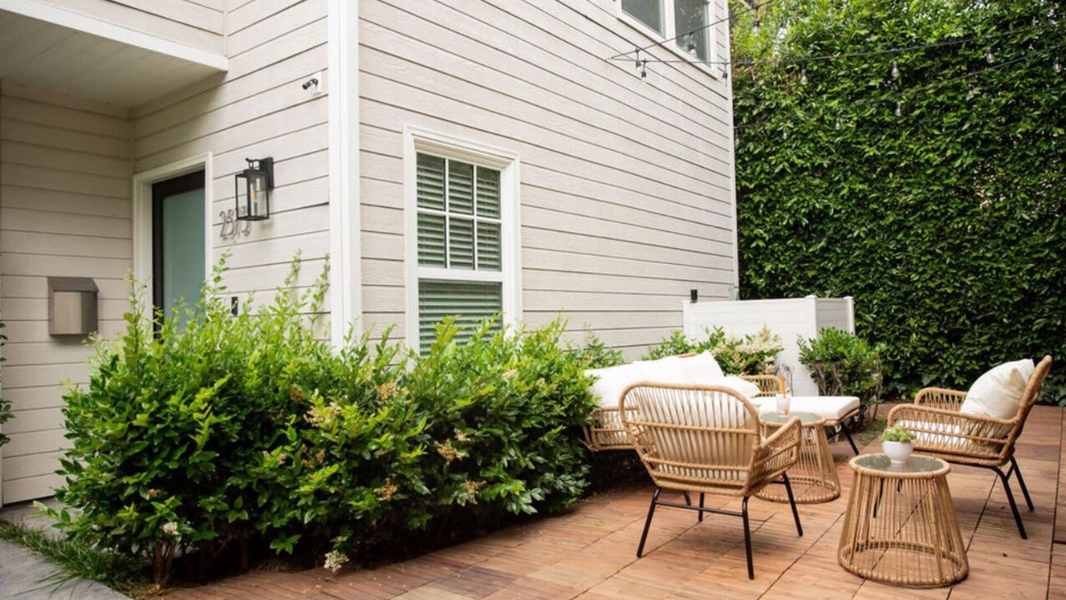 Hollywoodland House | Villa in Hollywood Hills- Townhouse with Private Backyard