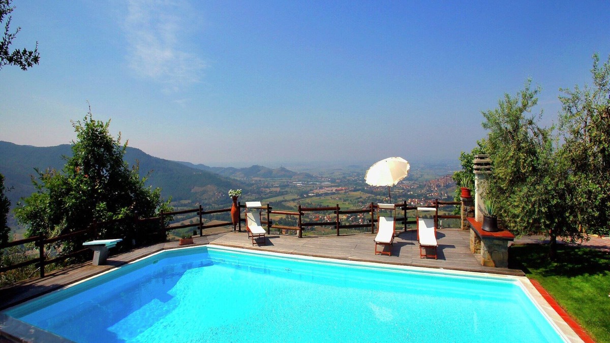 Castiglion Fiorentino Villa | Villa in Tuscany with Pool and Valley Views