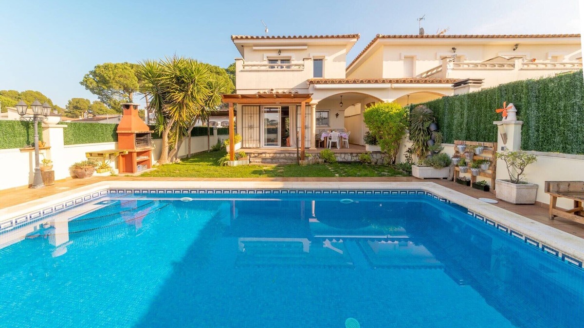 L'Escala Villa | Villa in L’Escala near Riells Beach