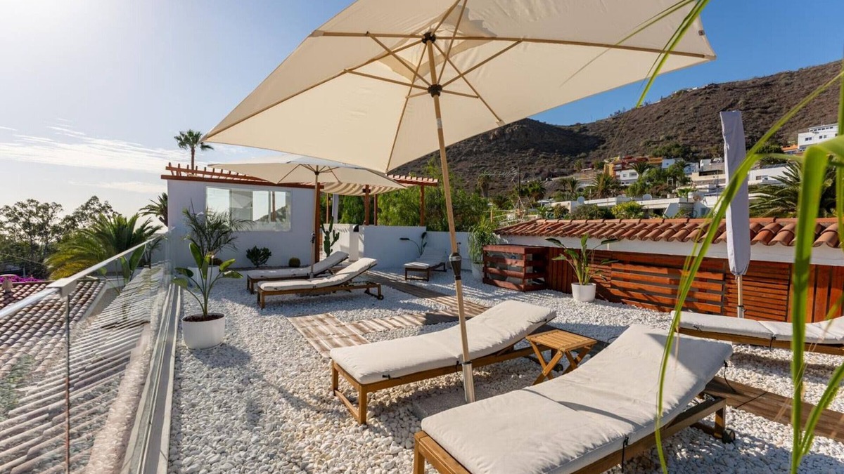 Arona Villa | Villa in La Florida with private pool and parking