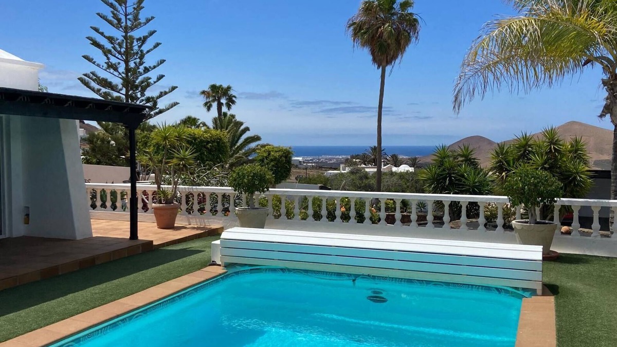 Nazaret Villa | Villa in Lanzarote with swimming pool and magnificent view! Close to Famara and Costa Teguise