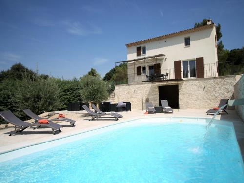 Apt Villa | Villa in Lubéron with Saltwater Pool