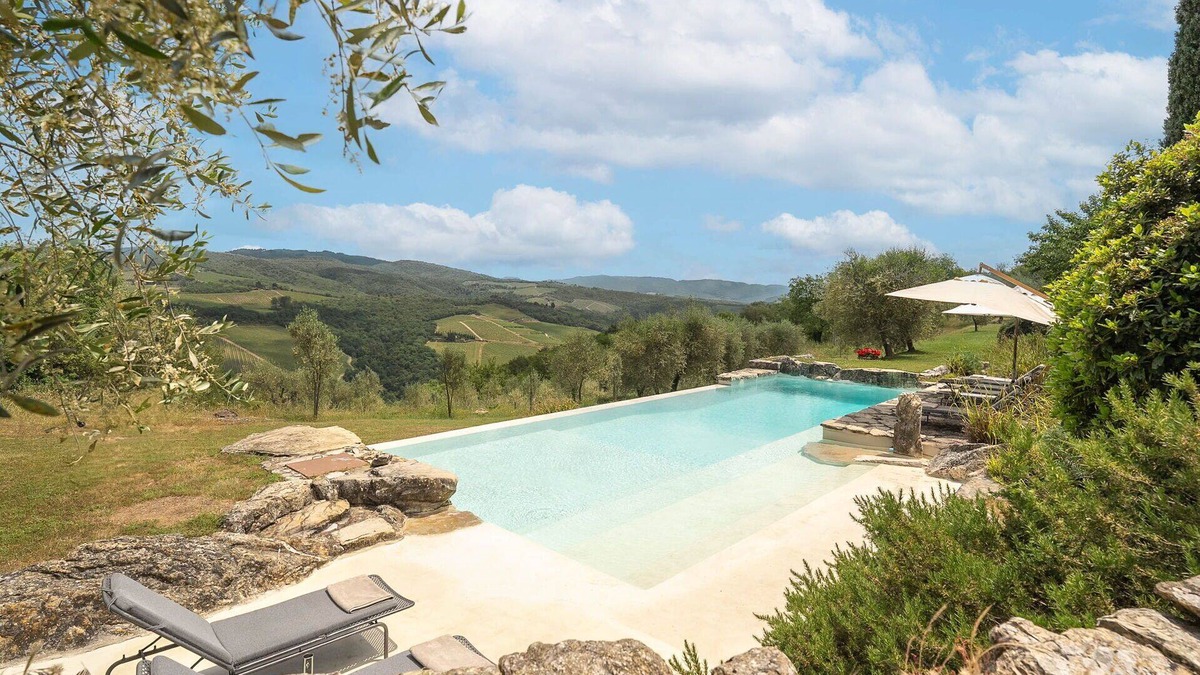 Radda in Chianti Villa | Villa in Lucarelli with 6 bedrooms sleeps 10