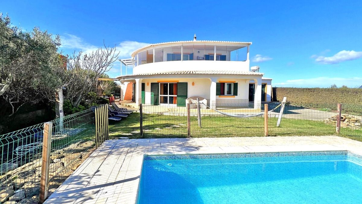 Praia da Luz Villa | Villa in Luz Beach overlooking the sea, private swimming pool and golf.