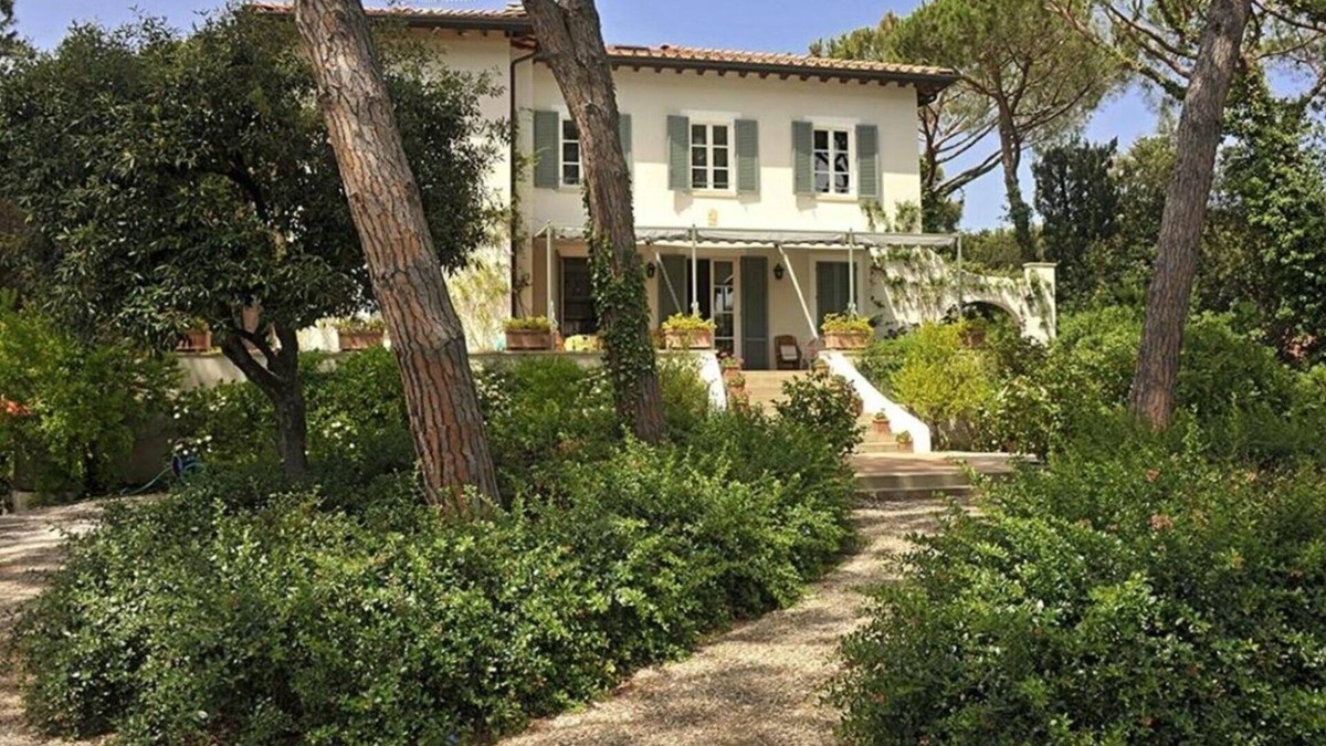 Marina di Bibbona Villa | Villa in Marina Di Bibbona with 6 bedrooms sleeps 12