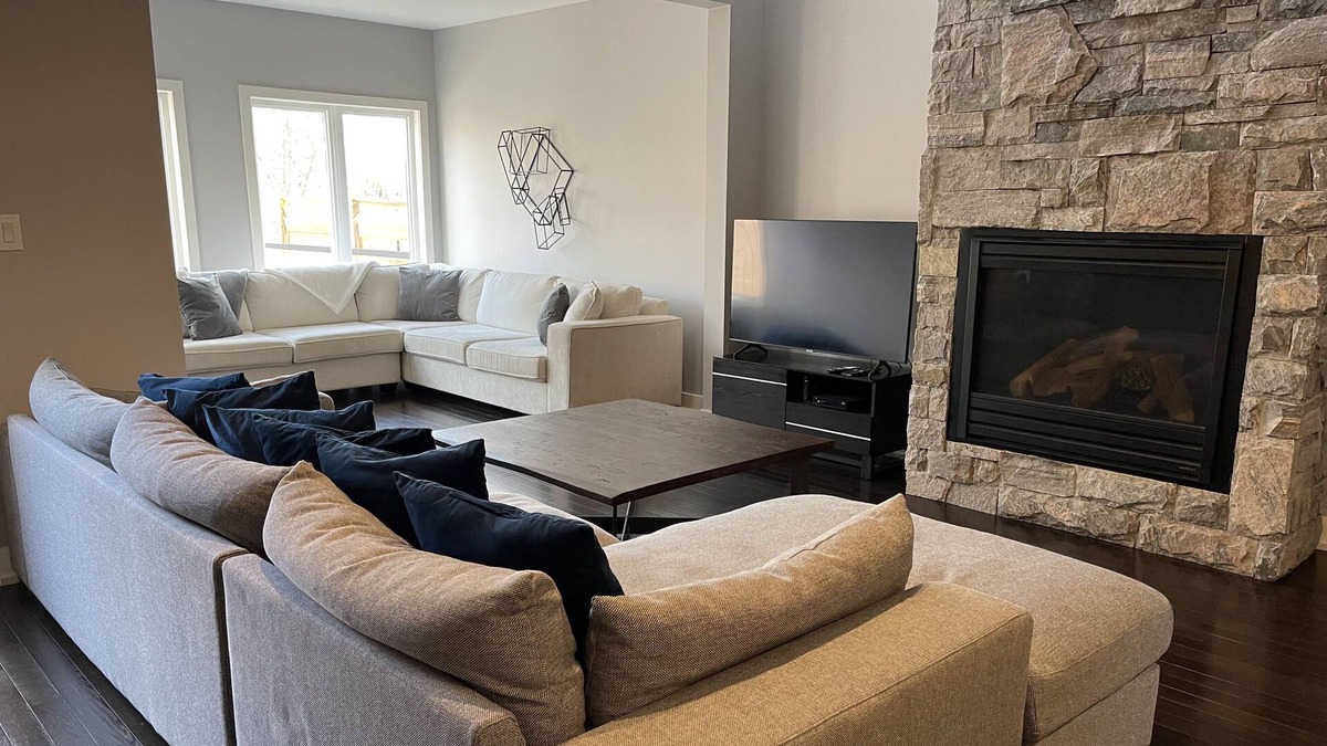 Gravenhurst Villa | Villa in Muskoka Bay Resort - World class amenities & scenic views!.