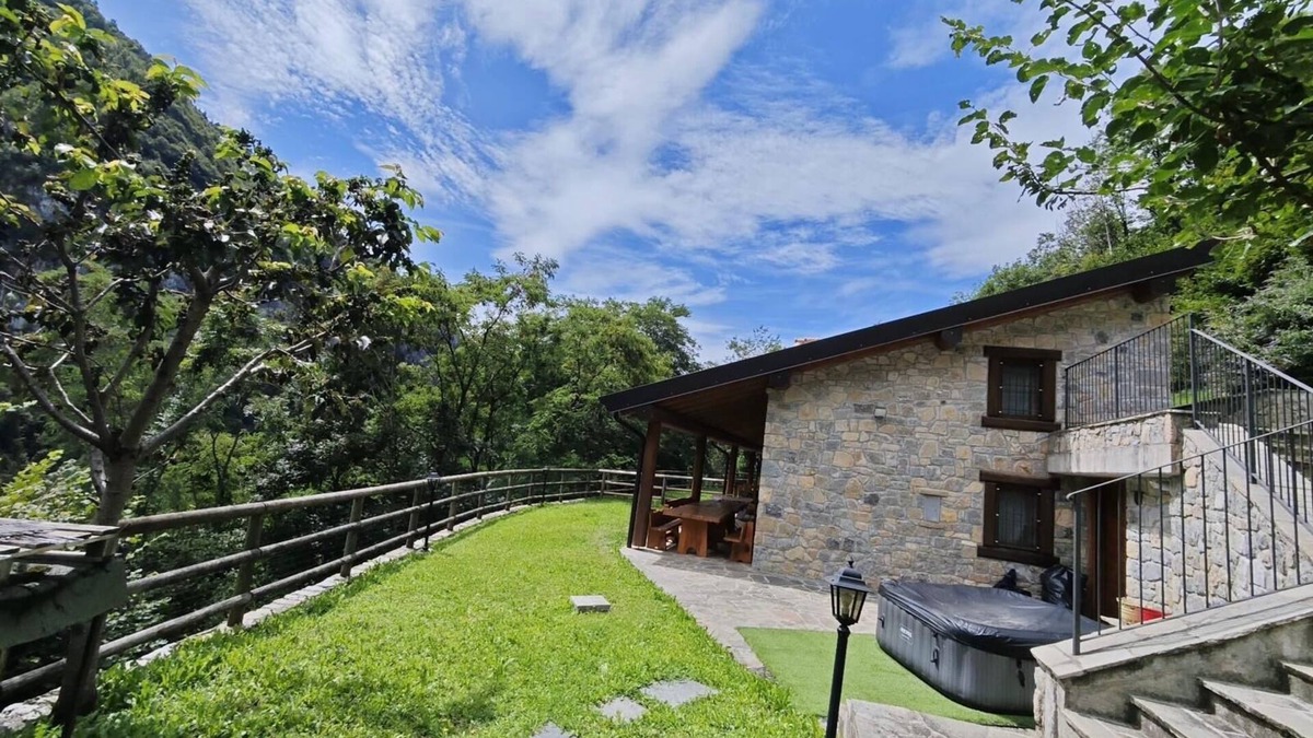 Oltressenda Alta Villa | VILLA IN NATURE