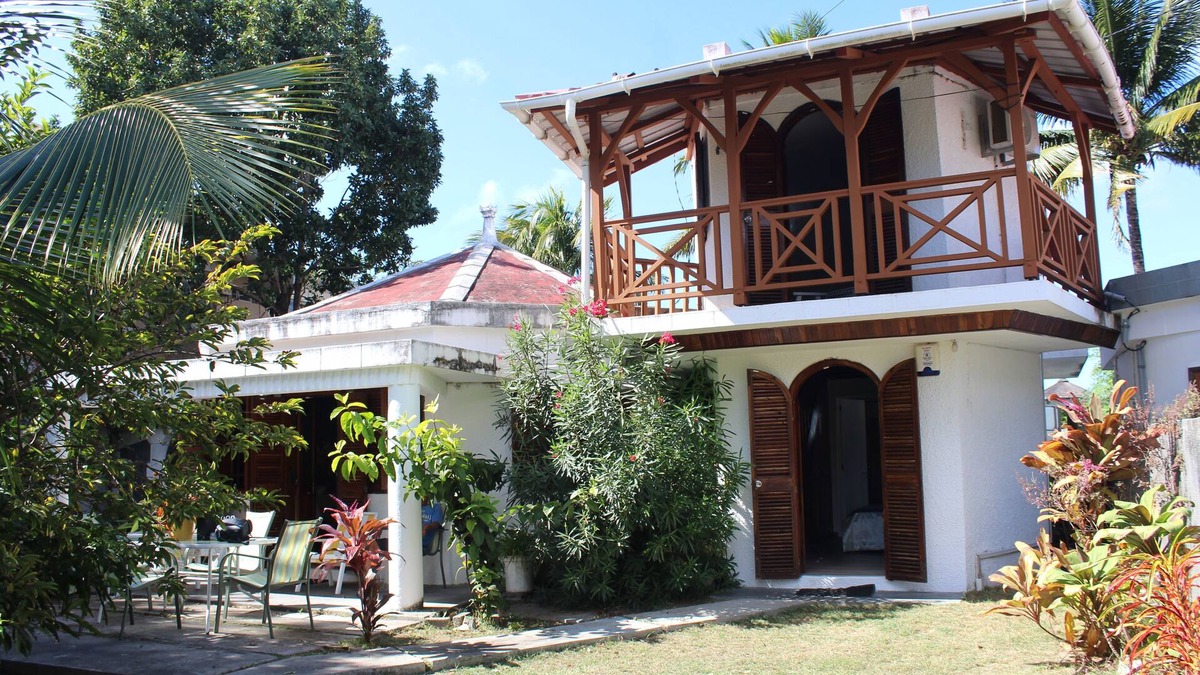 Pereybere Villa | Villa In own Grounds 4/5 minutes walk from one of the best beaches in Mauritius.
