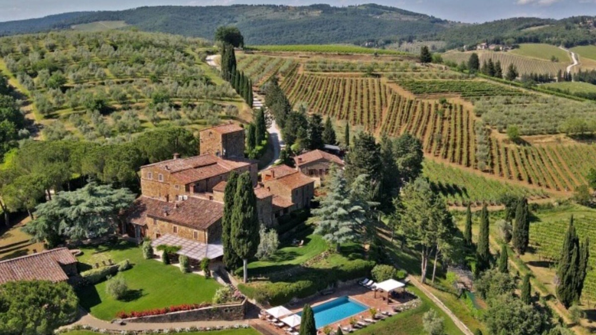 San Pietro in Bossolo Villa | Villa in Piazza with 11 bedrooms sleeps 20