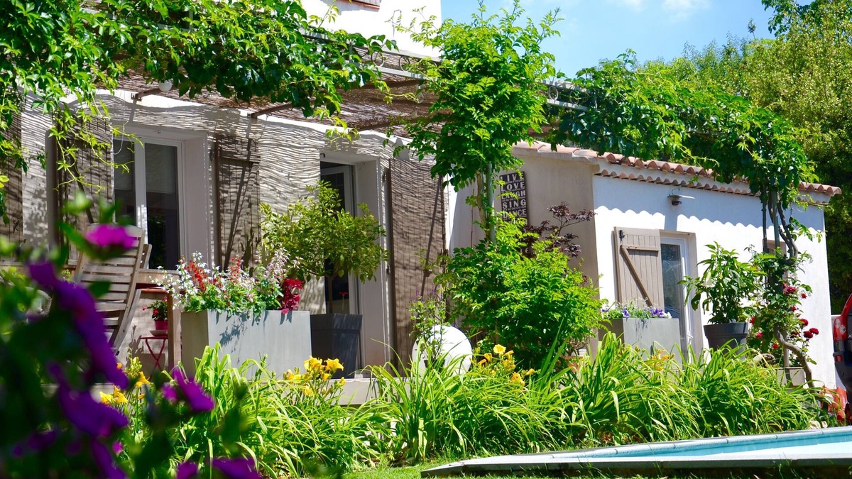 La Bouilladisse House | Villa in Provence private pool and landscaped garden