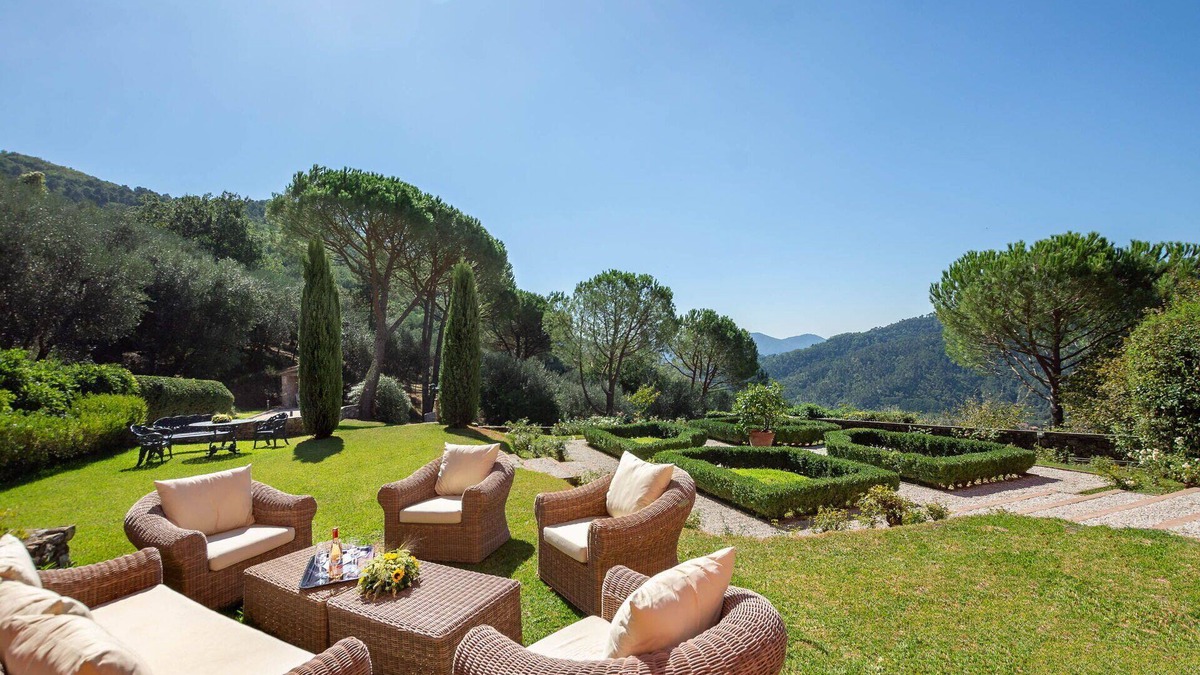 Lucca Villa | Villa in Querce with 4 bedrooms sleeps 8