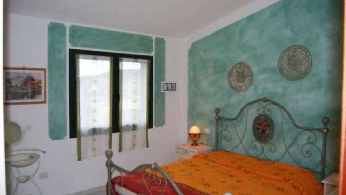 Franculacciu House | Villa in residence with garden and private parking space communal pool.
