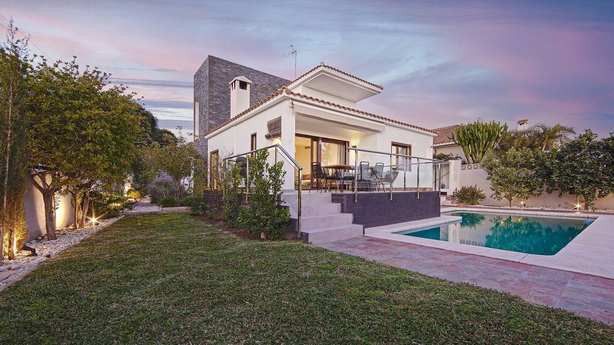 Urbanizacion Costabella Villa | Villa in Spain near Beach & Private Pool