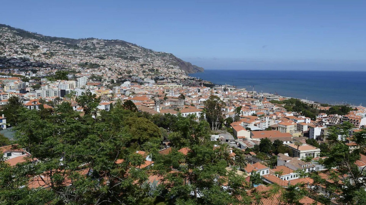 Sao Pedro House | VILLA IN THE CENTER OF FUNCHAL WITH STUNNING VIEWS OVER THE BAY