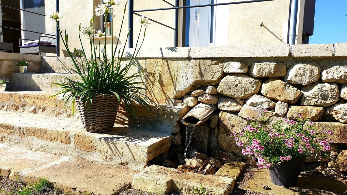 Mouries Villa | Villa in the countryside with views of the Alpilles.
