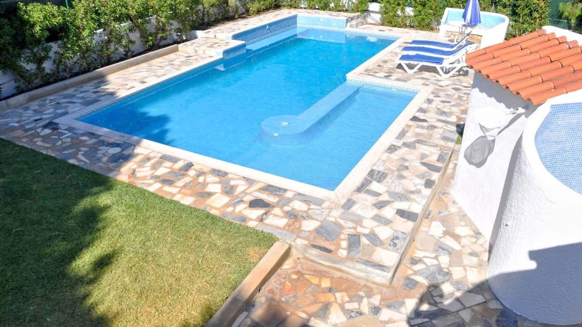 Quarteira Villa | Villa in Vilamoura near Beaches and Golf