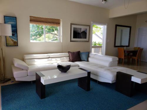 Mafolie Apartment | Villa Indigo Sunny 1BR Apartment in Private Gated Estate