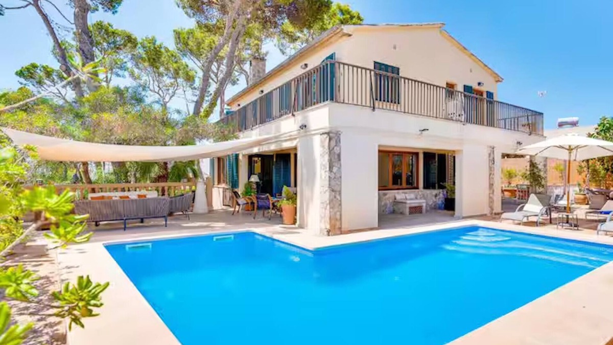 Can Pastilla Villa | Villa Isabel, Estancia Cove. Nice house by the sea very close to Palma
