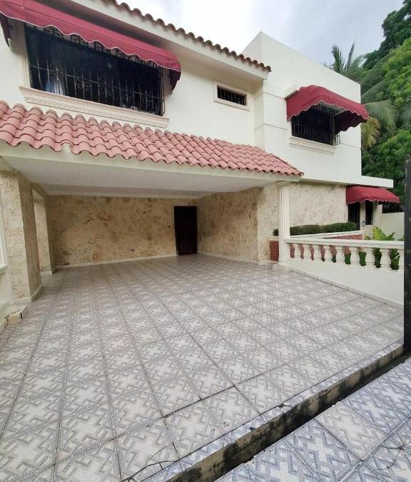 Altos de Arroyo Hondo Villa | Villa Isabel, NO SMOKING, cerca embajada USA