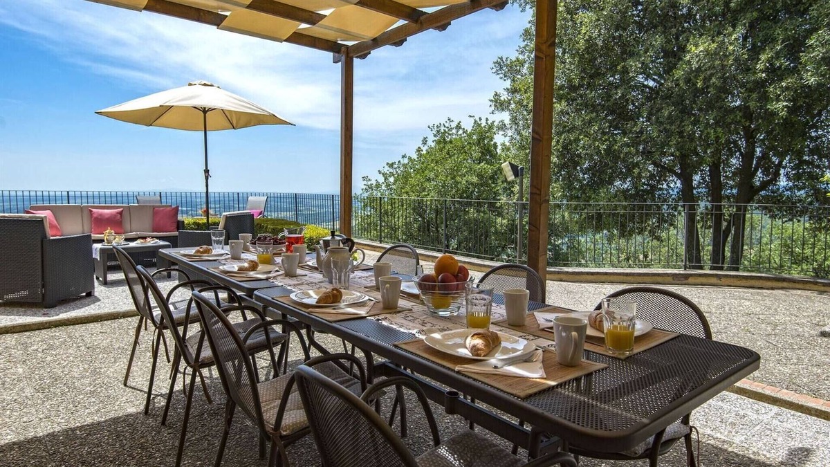 Civitella in Val di Chiana Villa | Villa in Tuscany with Panoramic Pool