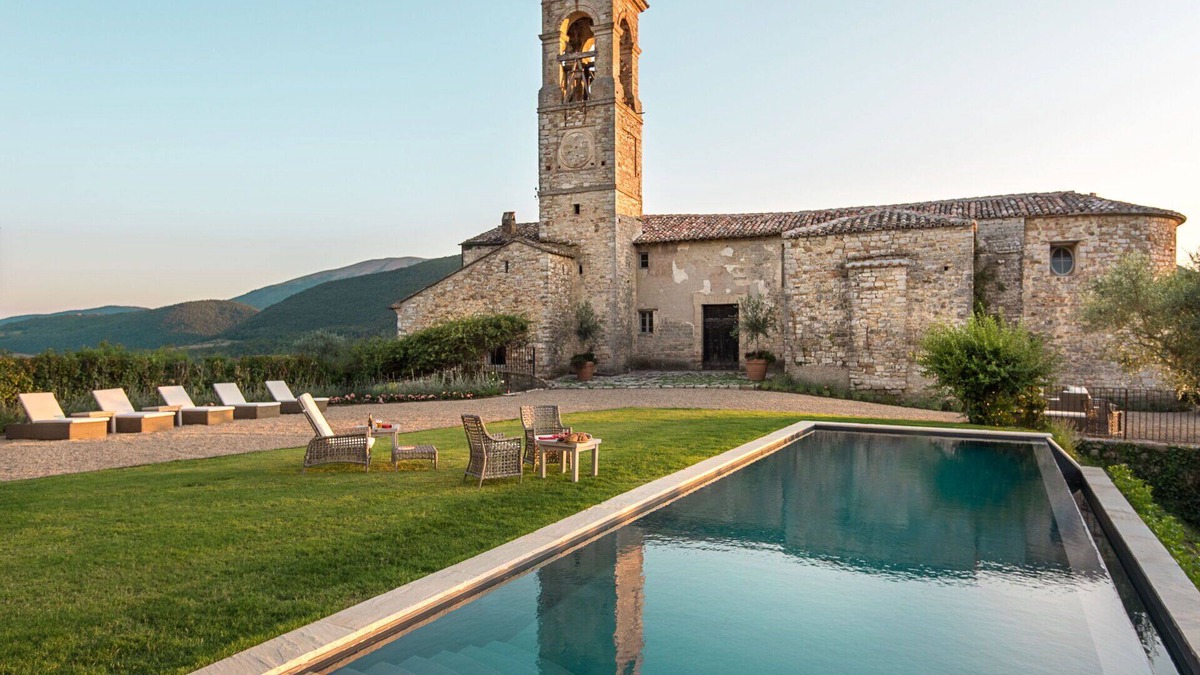 Antognola Villa | Villa in San Giovanni Del Pantano with 10 bedrooms sleeps 20