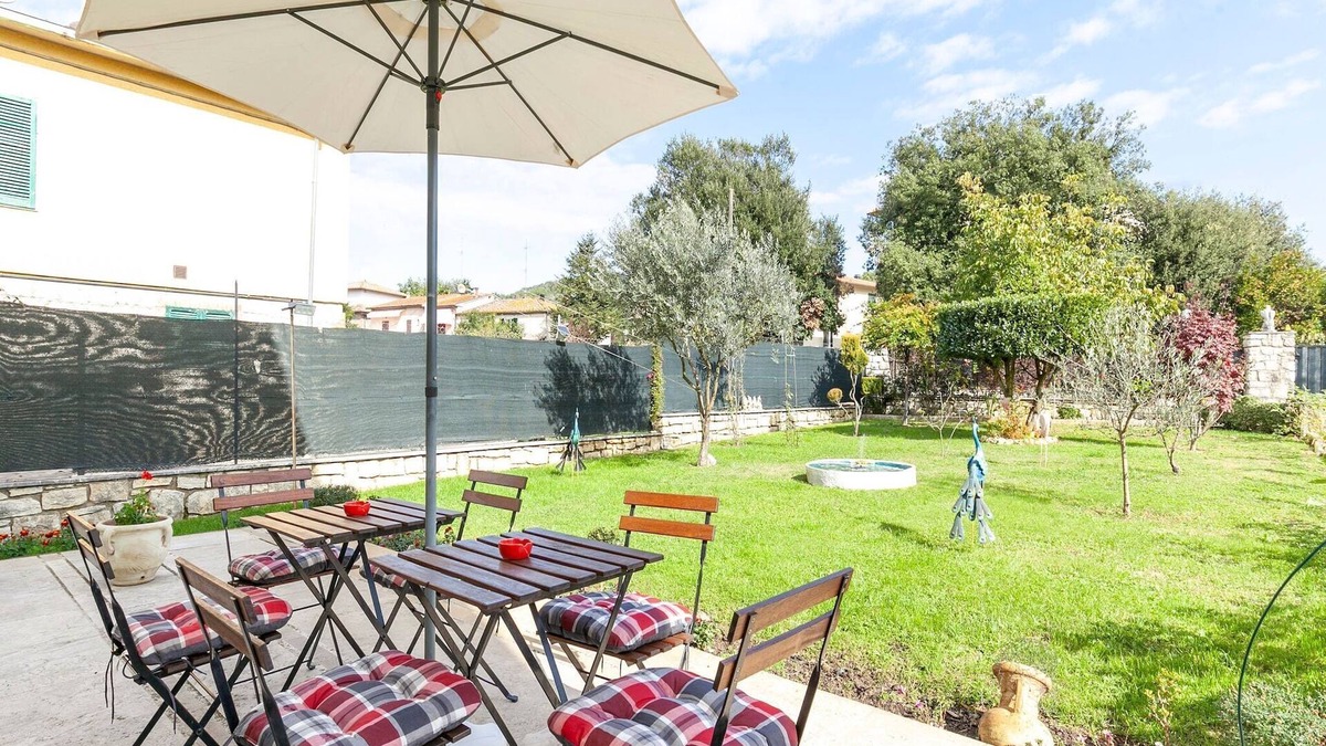 Santa Maria House | Villa in Italy with Private Garden Retreat