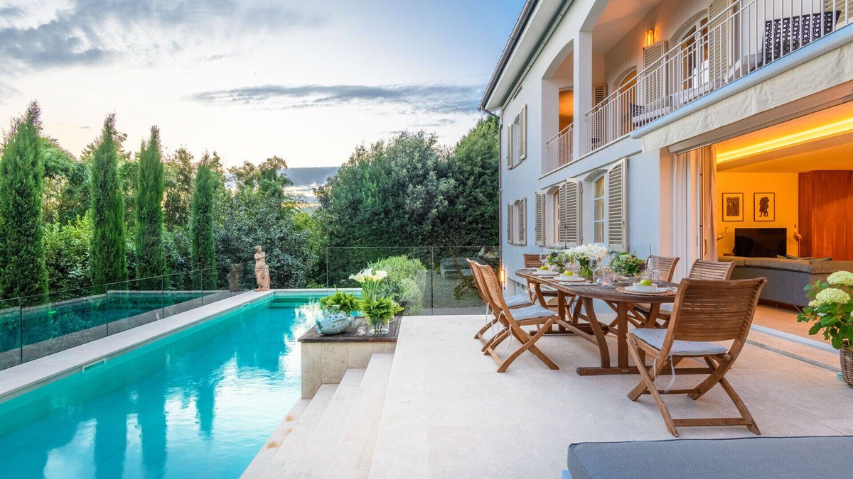 Monte San Quirico Villa | Villa Ivona Modern Luxury Classic Villa with Private Pool and panoramic views in 3 kms from Lucca Walls