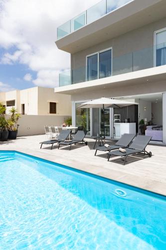 Tal-Ghoqod Villa | Villa Ixoria with Private Pools by ArcoBnb