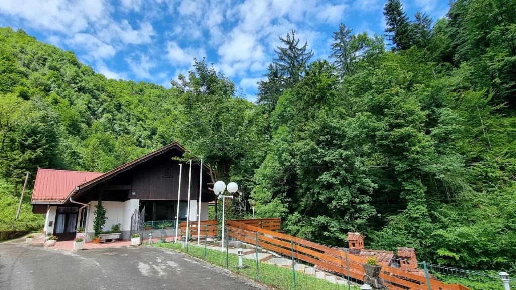 Cabar Villa | Villa Izvor Čabranke