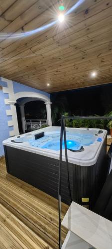 La Possession Villa | Villa JACUZZI CharlysAngel la Possession