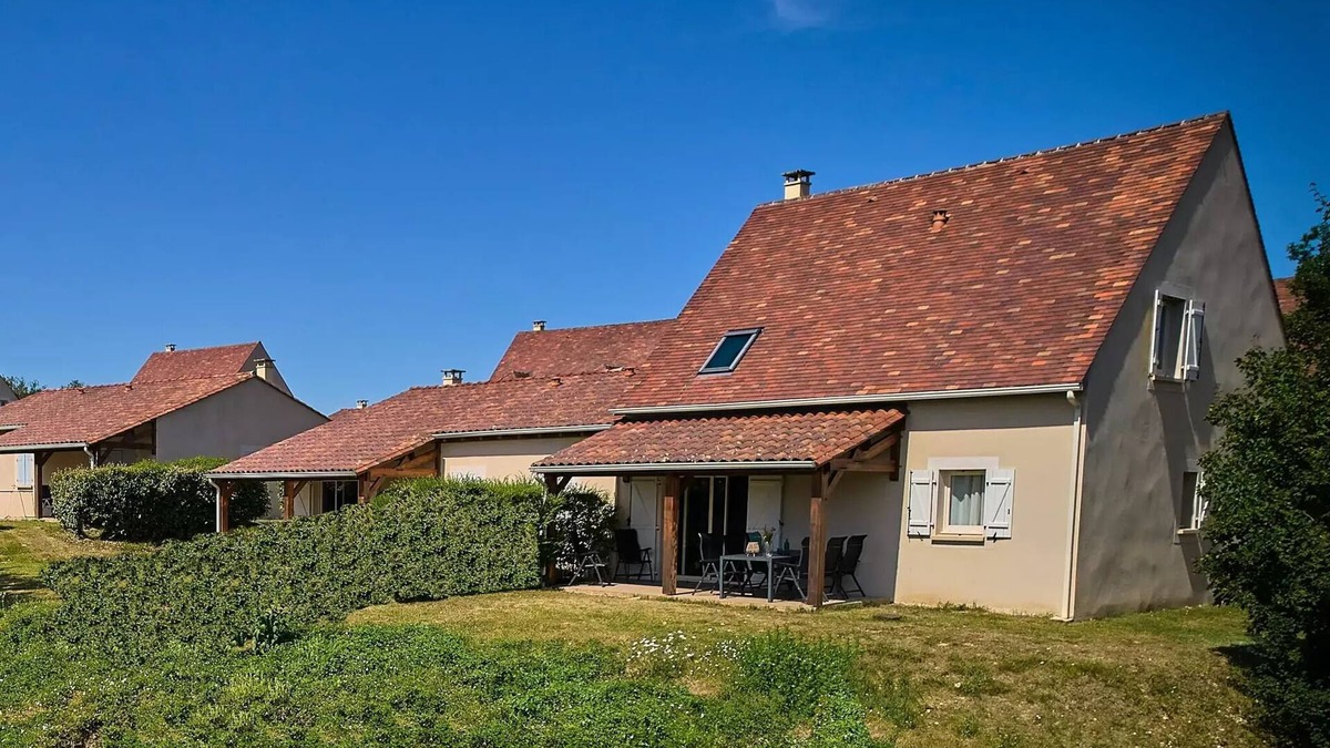 Lanzac Villa | Villa, jacuzzi, semi-detached, 2 bathrooms, sleeps 6