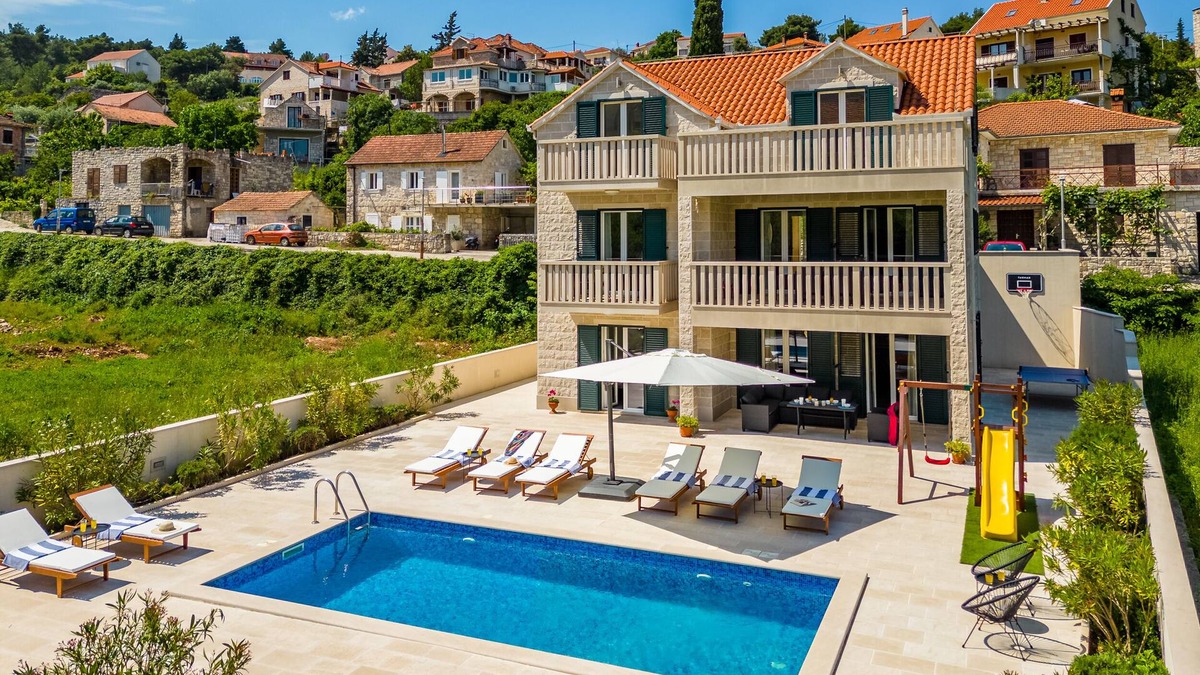 Splitska Villa | Villa Janie is the perfect accommodation for groups