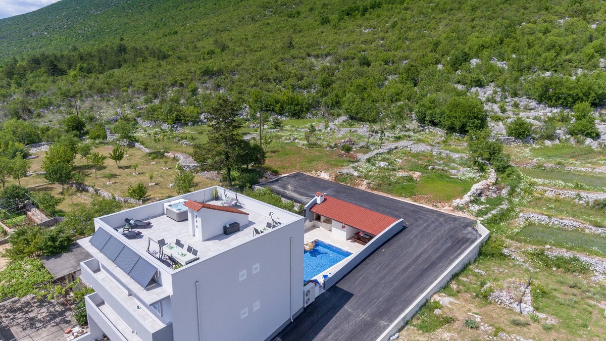 Slivno Apartment | Villa je potpuno opremljena za odmor 18 osoba