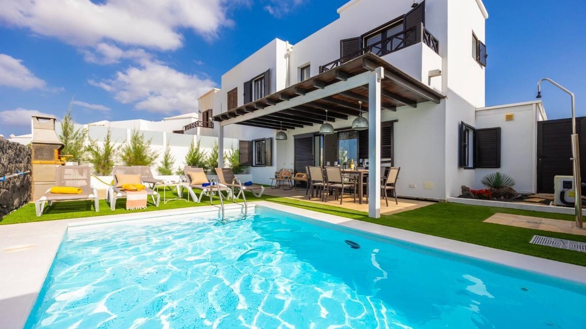 Playa Blanca Villa | Villa Jordi - Three Bedroom Villa, Sleeps 6