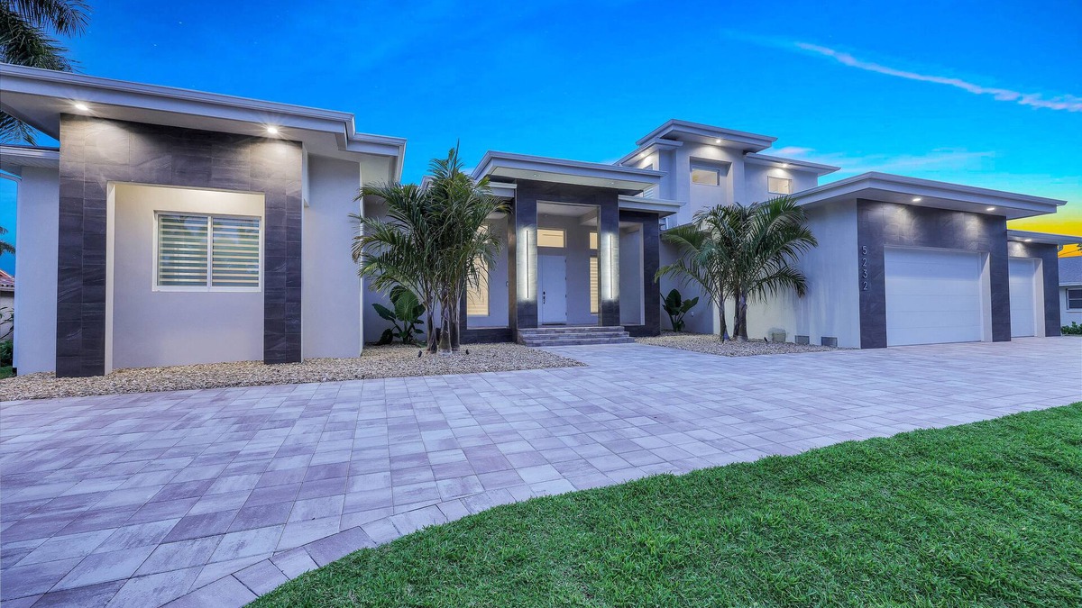 Yacht Club Villa | Villa Juhara Cape Coral - New Villa in Yacht Club Area