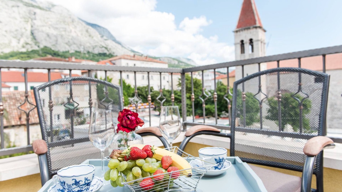 Makarska Old Town Villa | Villa Kala old stone house in historic center of Makarska with heated pool