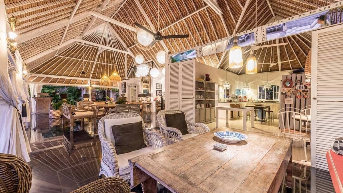 Laksmana Villa | Villa Kalis, large villa in the heart of Seminyak, Bali