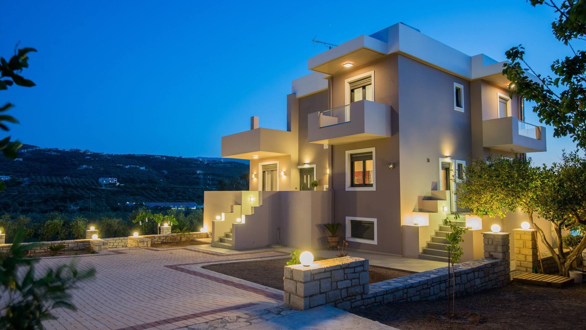 Adelianos Kampos Villa | Villa Kalli - brand new Villa with private swimming pool - 10' from Old Town !