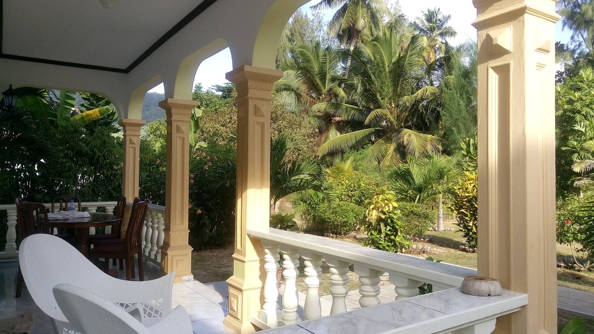 La Digue Villa | VILLA KERLAN - The Cottages of Anse Reunion. Close to the beach