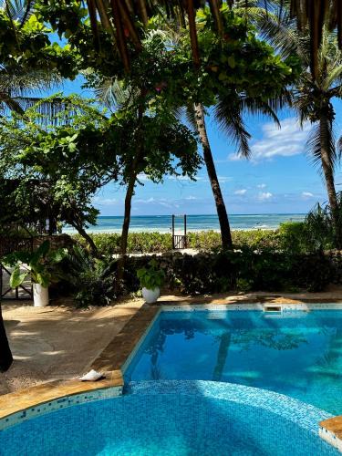 Pwani Mchangani Villa | Villa Kipara - Sea front with Private Pool & Jacuzzi