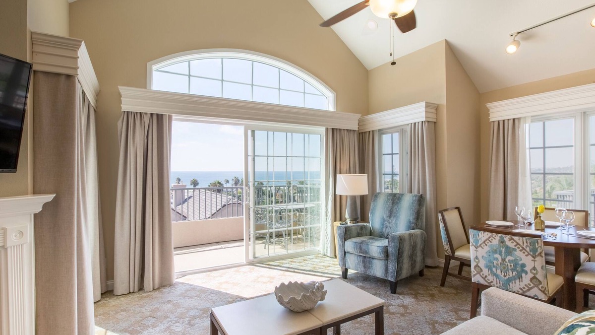 Del Mar Condo | Villa L'Auberge